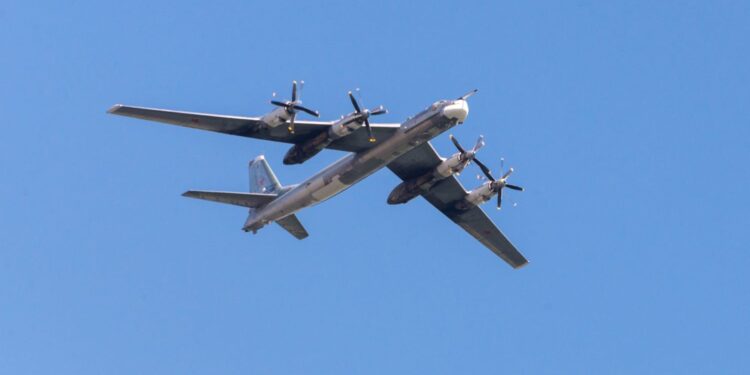 Bombarduesi rus Tu-95 rrëzohet gjatë fluturimit stërvitor, raportohet për 6 viktima (VIDEO) -