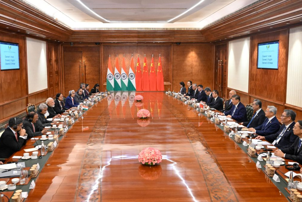Ministria e Jashtme e Kinës thekson marrëveshjen kryesore mes Xi t dhe Modit  Kina dhe India duhet të jenë partnere