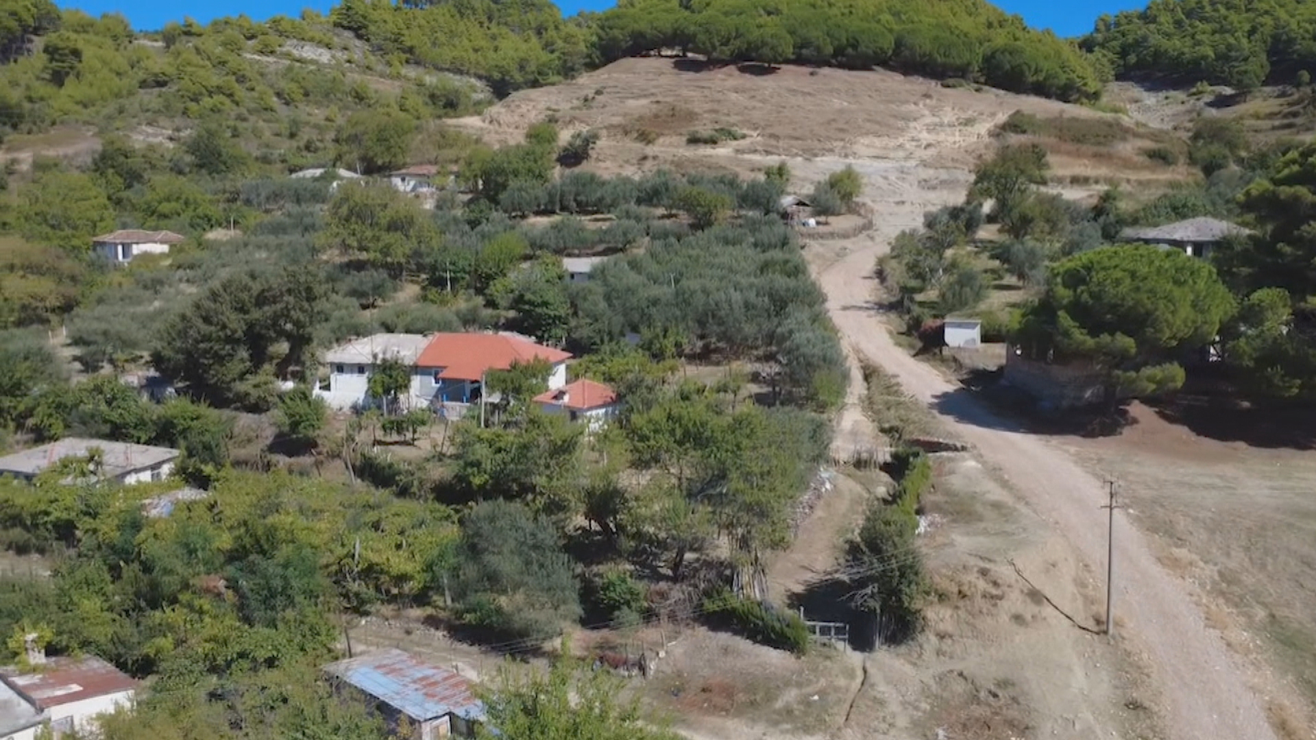 Drama e fshatrave në Mallakastër  për dekada të harruar mes kodrave për 10 km rrugë