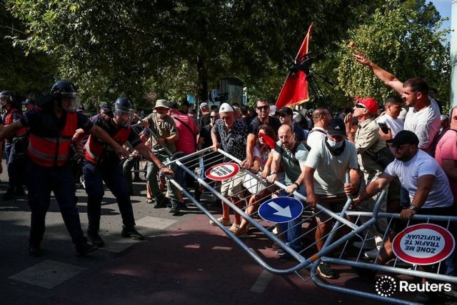 Katalogu politik i revolucionit permanent