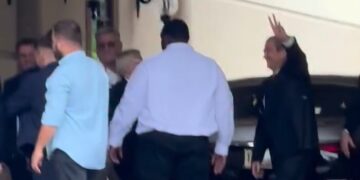 Përplasje në SHBA! Militantët e Berishës dhunojnë  protestuesit, ndërhyn policia amerikane (VIDEO)