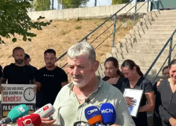 Banorët e Vaut të Dejës në protestë pas vdekjes së dy të rinjve, kërkojnë Urgjencë dhe ambulancë 24 orë