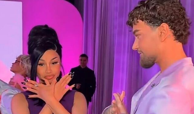 “Jam rritur me Shqiptarët”, Cardi B pozon me simbolin e shqiponjës dykrenare -