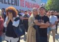 FOTOLAJM / Ish-krerët e UÇK-së u dënuan, qytetarët shpërthejnë në lot në Prishtinë