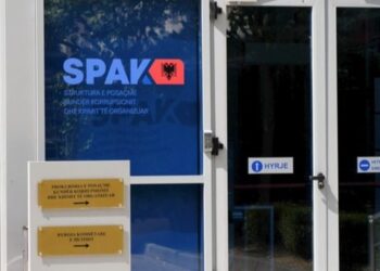 Iluzioni i pushtetit që vjen nga lart