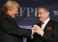 “Jo, faleminderit”! Sylvester Stallone refuzon rolin e “ambasadorit special” të propozuar nga Trump