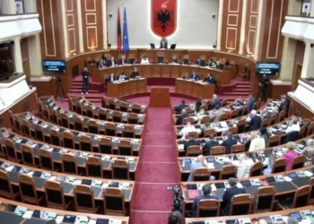 Sesion i ri, beteja të vjetra! Kuvendi rikthehet më 8 shtator, PS përgatit hartën me 46 bashki, PD paralajmëron betejë në Kushtetuese