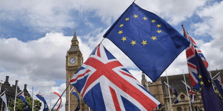 Britania shqyrton mundësinë e rikthimit në BE -