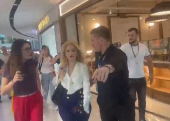 VIDEO / Protesuesit sulmuan deputeten e PS, reagon Koçiu: Kjo është dhunë e mirëfilltë!