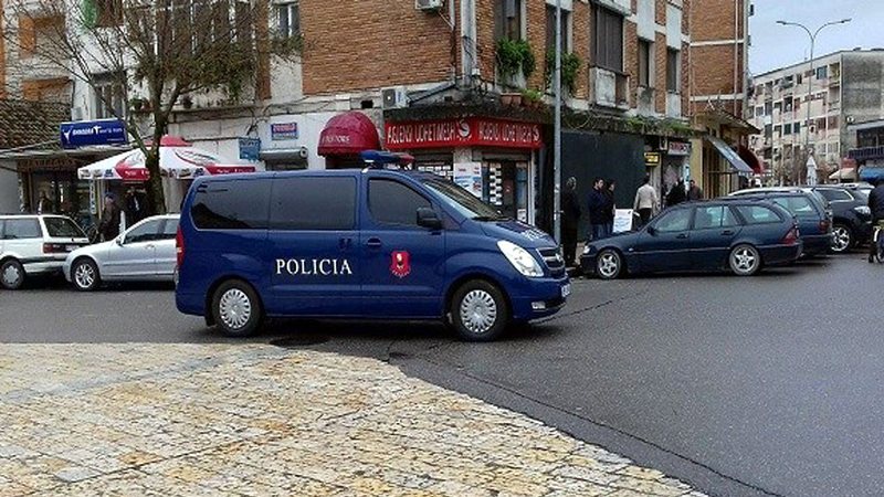Prangoset i riu në Shkodër  dyshohet për disa vjedhje  Policia i gjen edhe drogë