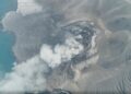 Shpërthen vullkani Krakatau, hiri vullkanik paralizon fluturimet në 6 aeroporte të Indonezisë