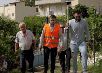 Specialistët e Kadastrës zbarkojnë në Himarë për pronat: Pas Palasës, nis procesi i verifikimit derë më derë edhe në Piqeras