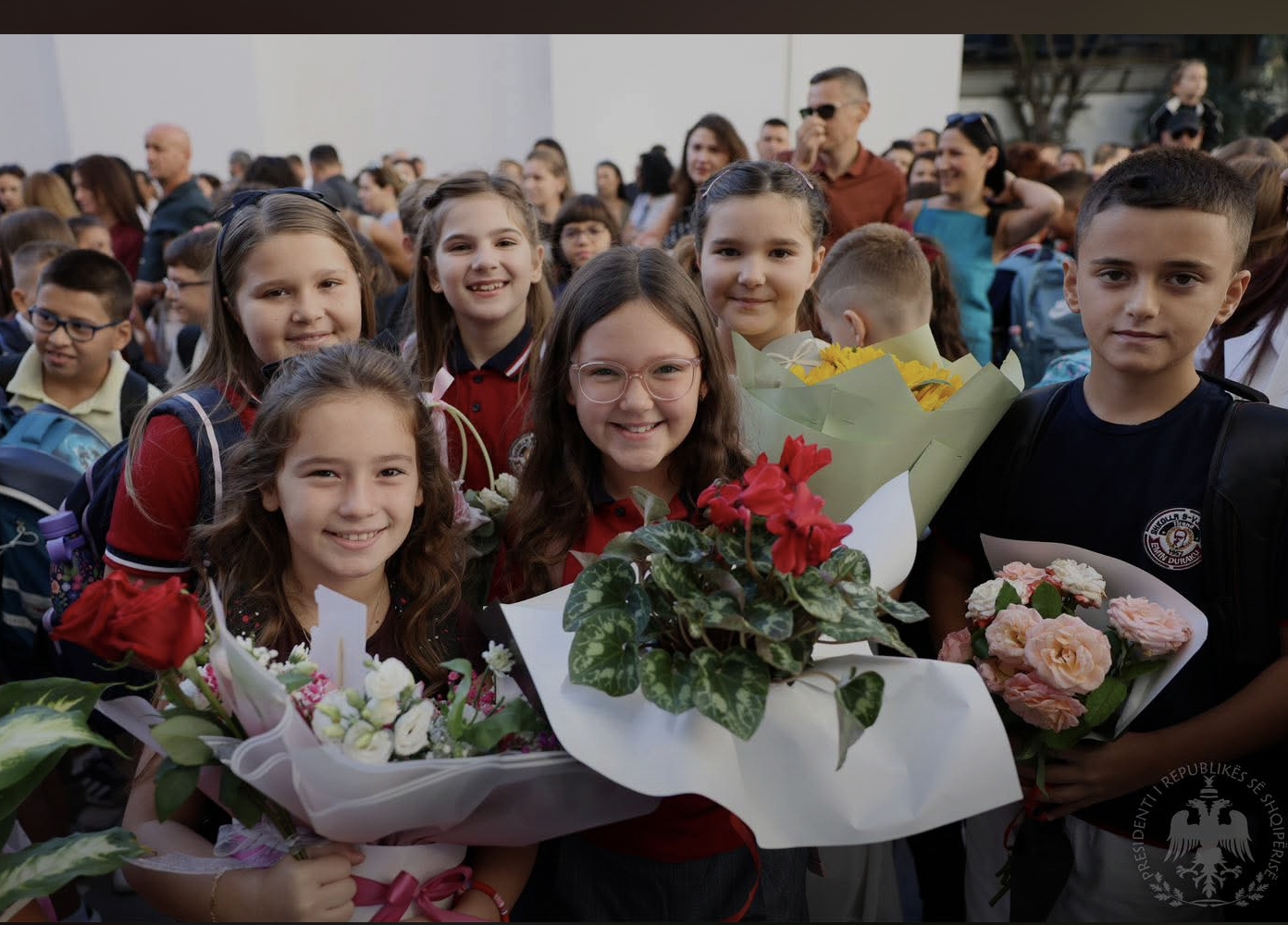 Begaj uron nxënësit  Shkolla s është thjesht një vend ku marrim dije  por vendi ku përgatitemi të marrim përgjegjësi