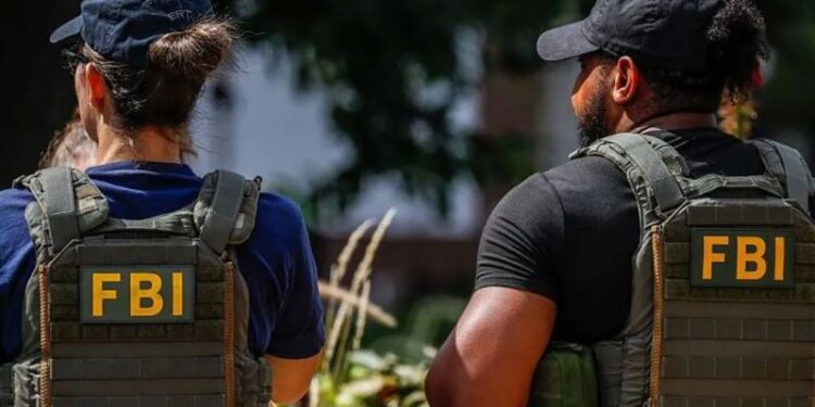 FBI nis hetimet, hakerat pretendojnë se kanë vjedhur të dhënat e të gjithë agjentëve -