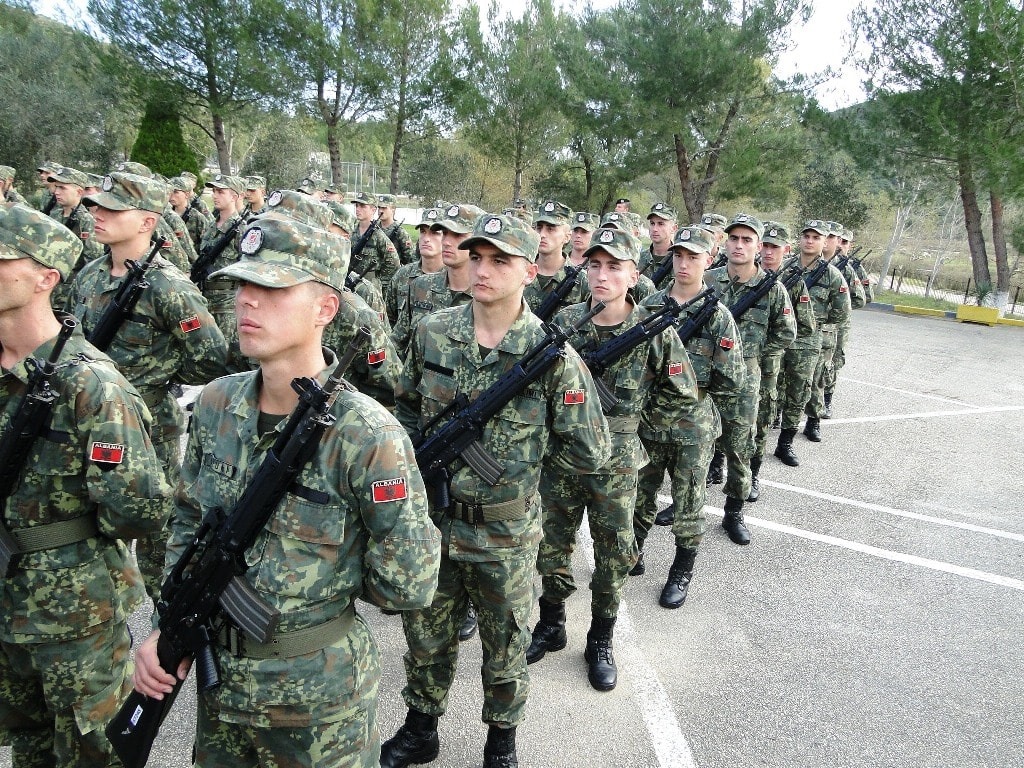 Shqipëria dërgon 17 ushtarakë dhe një helikopter në KFOR  misioni deri në 2029