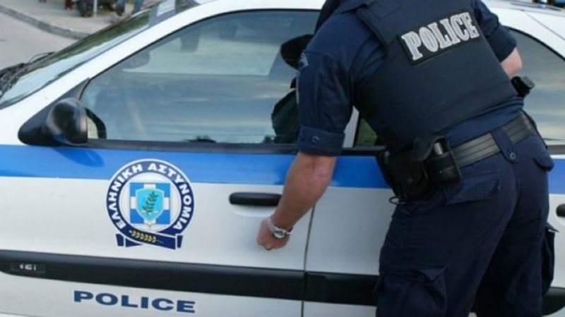 Përleshje masive në Athinë  40 vjeçari plagoset me thikë  arrestohet edhe një shqiptar