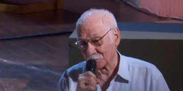 “Nuk dal dot në Pazar, sepse…”, Reshat Arbana merr çmimin dhe emocionon me fjalët