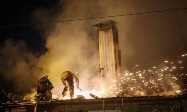 Sulmet ajrore ruse vrasin 3 persona dhe plagosin 7 të tjerë në Ukrainë -