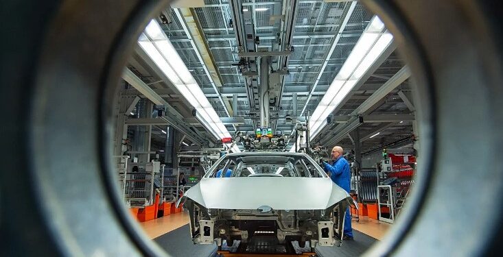 Rreth 2.8 milionë automjete Volkswagen dhe Audi në rrezik për defekt gjatë drejtimit -
