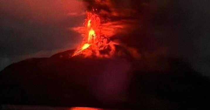 Shpërthimi i vullkanit në Indonezi lë 270 mijë pasagjerë të bllokuar, anullohen mbi 2 mijë fluturime -