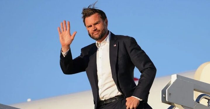 Vance mbron vendimin e Trump për të kufizuar aksesin e mediave të mëdha amerikane në Shtëpinë e Bardhë -