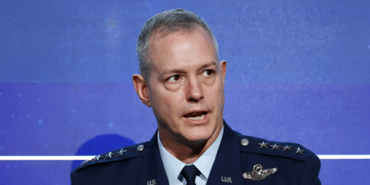 Komandanti i NATO-s raporton te parlamentarët evropianë: Qëllimi i Rusisë është të thyejë vullnetin e aleatëve të Ukrainës -
