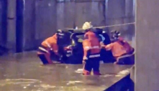 Moti i keq godet Spanjën, një viktimë në Katalonjë! Paralajmërime dhe kaos në transport (VIDEO) -