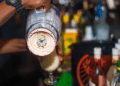 “Bishti i Majmunit” kthehet në tragjedi, 49 persona të vdekur dhe 182 në spital nga alkooli në Nigeri