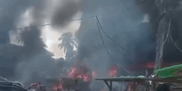 Sulm ajror në një treg në Myanmar, 33 të vrarë dhe 36 të plagosur (VIDEO) -