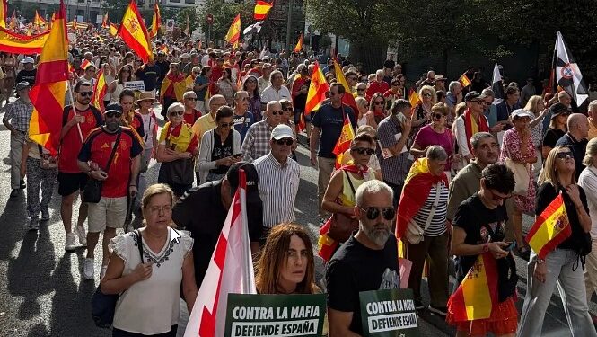 Mijëra protestues dalin në rrugët e Madridit në protestë, shkak kriza e emigrantëve në Ceuta -