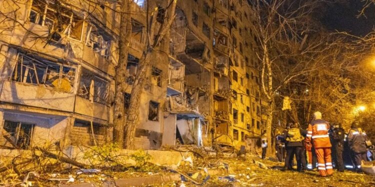 Sulme me bomba ajrore dhe dronë mbi Kharkiv, 2 të vdekur e dhjetëra të plagosur -