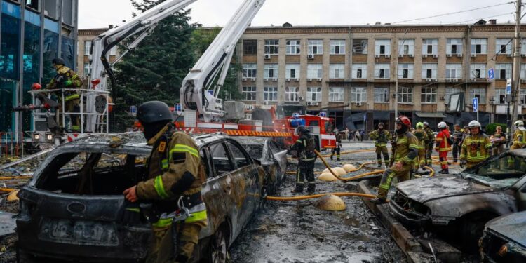 Sulmet ruse mbyllin prodhuesin më të madh të çelikut në Ukrainë, vrasin 5 persona në Kiev -