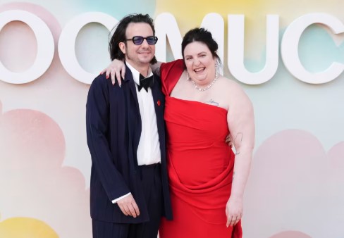 Aktorja dhe shkrimtarja amerikane Lena Dunham bëhet nënë për herë të parë nëpërmjet një nëne surrogate -