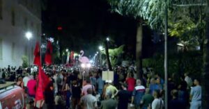 Tensionet para Kryeministrisë, pas Policisë dhe FNSH-së mbërrin edhe autoboti i ujit - 
