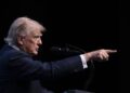 Trump urdhëron qeverinë federale të zëvendësojë 'inteligjencën artificiale' me 'superinteligjencë' -