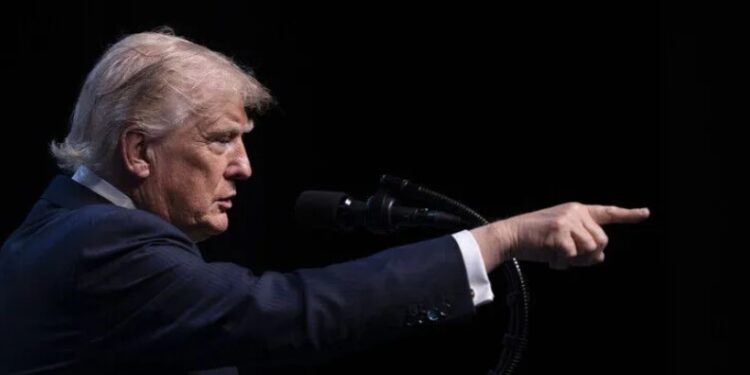 Trump urdhëron qeverinë federale të zëvendësojë 'inteligjencën artificiale' me 'superinteligjencë' -