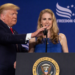 Pse Natalie Harp është gjithmonë pranë Trump? Rriten pyetjet dhe polemikat