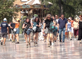 Turizmi në rritje, mbi 3.45 milionë hyrje në Shqipëri gjatë gushtit