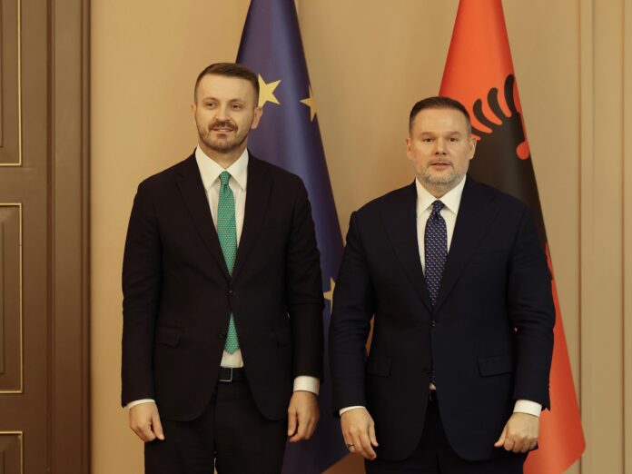 Demo pret në takim ministrin e Administratës Publike të Malit të Zi  Marash Dukaj  Shkëmbim përvojash në rrugën e përbashkët drejt BE