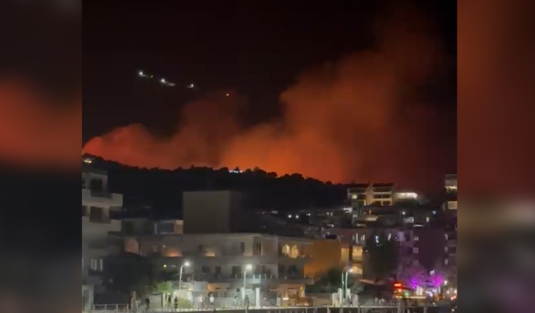 VIDEO  Zjarr masiv në Himarë  era e fortë favorizon përhapjen e flakëve  rrezikohet qyteti