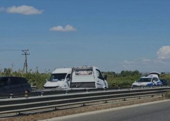 Aksident në aksin Lushnjë-Fier, përplasen dy automjete në përpjekje parakalimi, s’ka të lënduar!