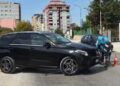 Aksident pranë Drejtorisë së Policisë Fier, motoristi i picave plagoset pasi u përplas nga një “Mercedes”, zbulohet shkaku