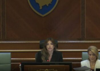 Albulena Haxhiu zgjidhet kryetare e Kuvendit të Kosovës me 62 vota, 16 kundër! Vijon kriza për Presidentin