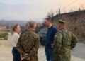 Himara në luftë me zjarret, prefektja Alushi dhe ministri Lamallari në terren: Janë djegur 6 banesa dhe pemëtari! Vlerësim dëmeve pas shuarjes së flakëve