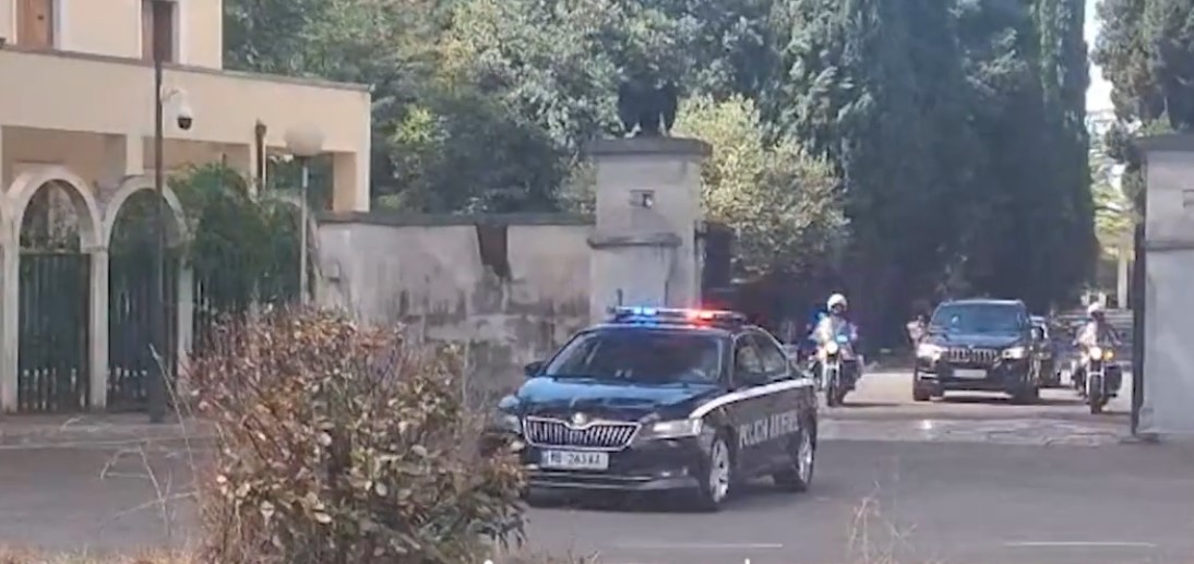 VIDEO  Ambasadori i SHBA merr zyrtarisht detyrën  Eric Wendt i dorëzon letrat kredenciale Begajt  Momenti kur largohet nga Pallati i Brigadave pas gati 2 orësh takimi