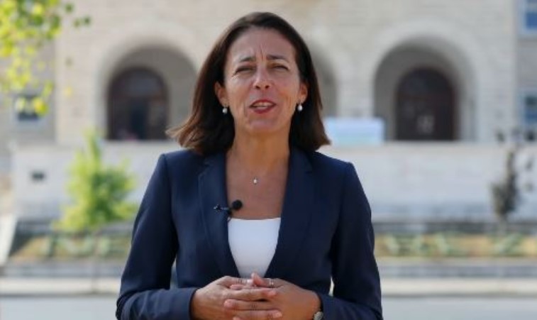  Moment i rëndësishëm për Shqipërinë    Dje mori detyrën  ambasadorja e BE në Tiranë jep mesazhin e parë  Jam këtu për të mbështetur çdo hap drejt integrimit  VIDEO 