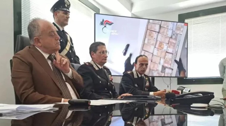 Operacion Antimafia në Napoli  goditet  Camorra   34 të arrestuar  Sekuestrohen 3 2 milionë euro dhe ora luksoze të murosura