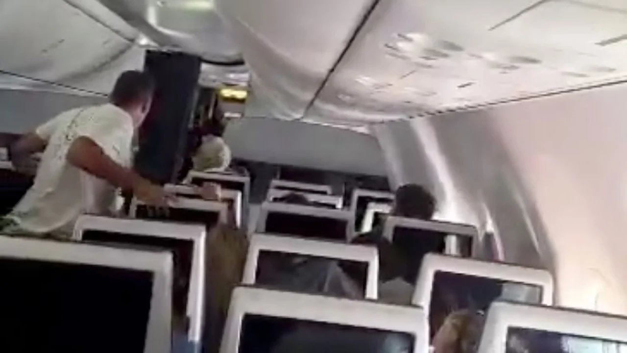 Incidenti në fluturimin Dubai Tel Aviv  Ambasada e Izraelit  Ishte përpjekje për rrëmbimin e avionit 