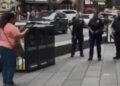 Sulmi me thikë në “Times Square”, një nga viktimat zv/presidentja e “Bank of America”! Vdes pas plagosjes nga policët edhe autorja (FOTO)