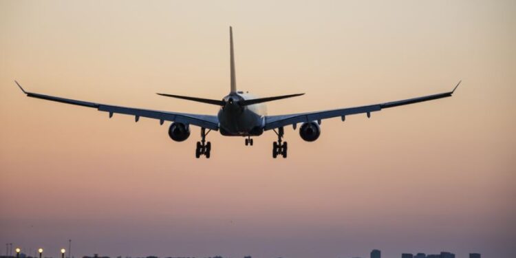 Greva e nëpunësve civilë, rregullatori francez i aviacionit anulon disa fluturime në aeroportin e Parisit dhe Marsejës -